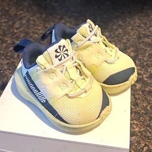 NIKE toddlerCrater Impact Lime Ice/White-Navy (DB3553 310) size 2C